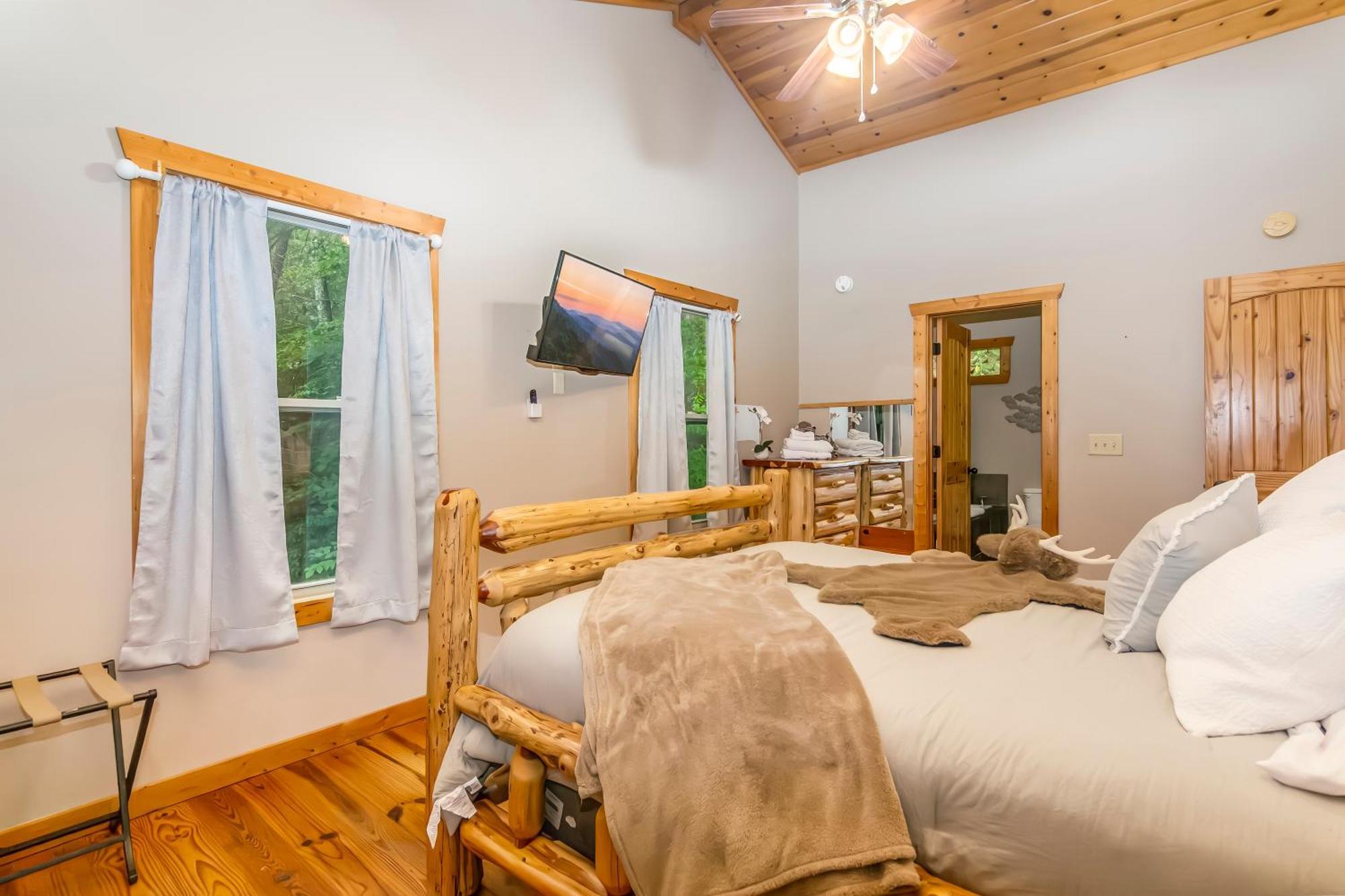 Amazing Creek View Cabin W/ Hot Tub, Firepit & Pool Table Елиджей Екстериор снимка
